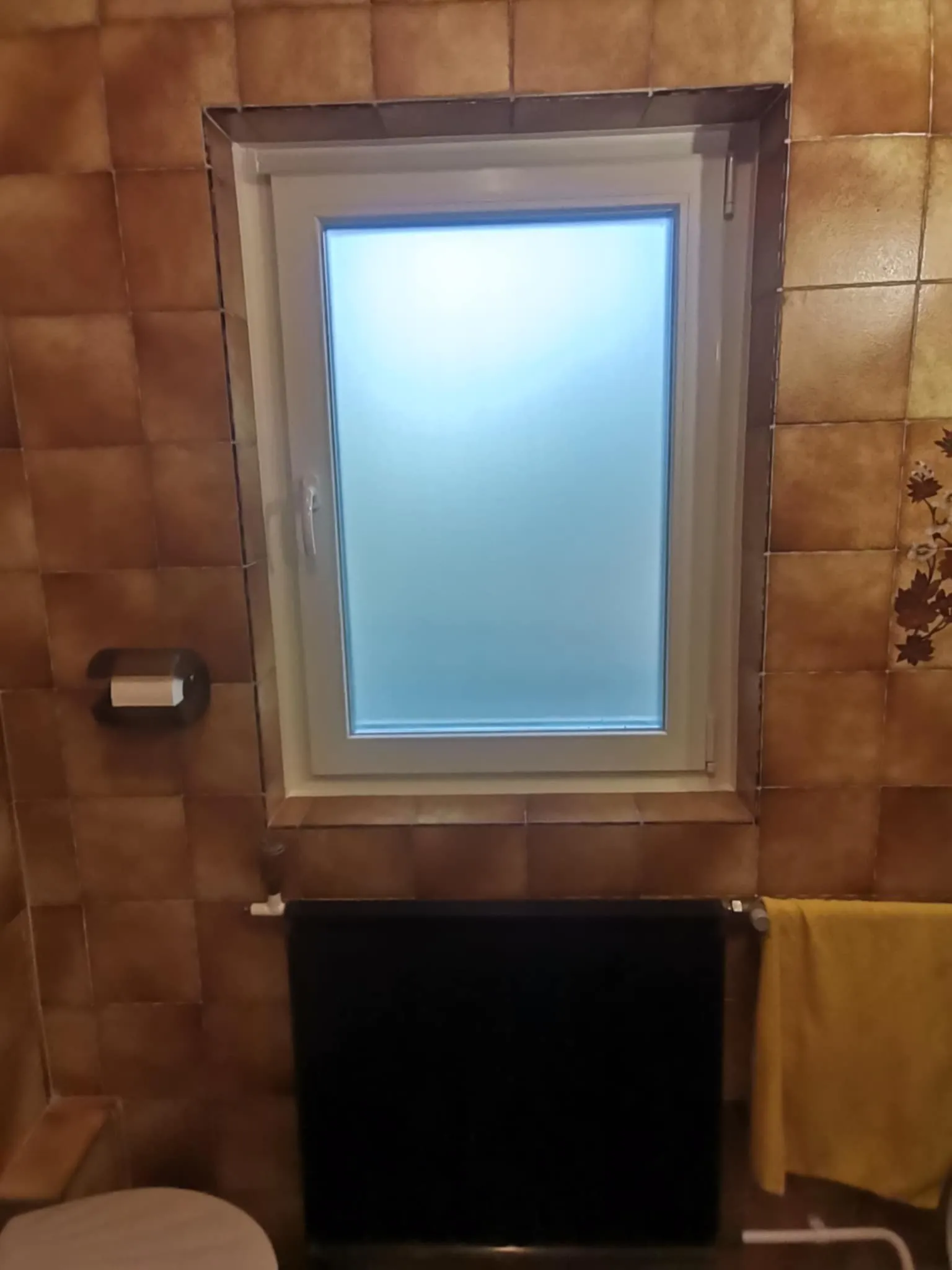 Fürdőszobai műanyag ablak beépítve, Budapest