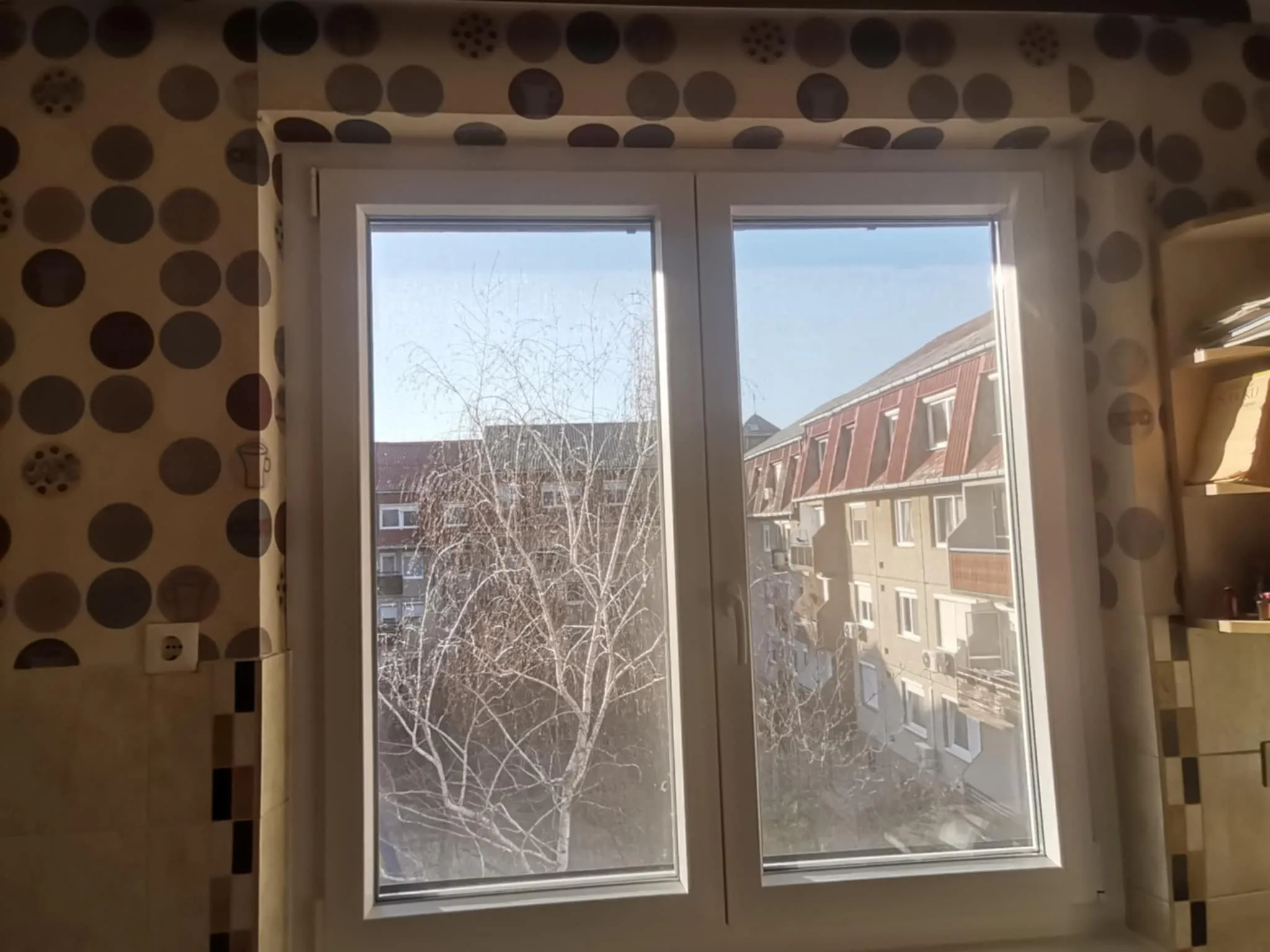 Új konyhaablak, Oroszlány